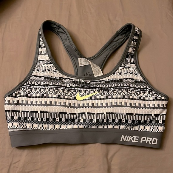 Nike top - Picture 3 of 3